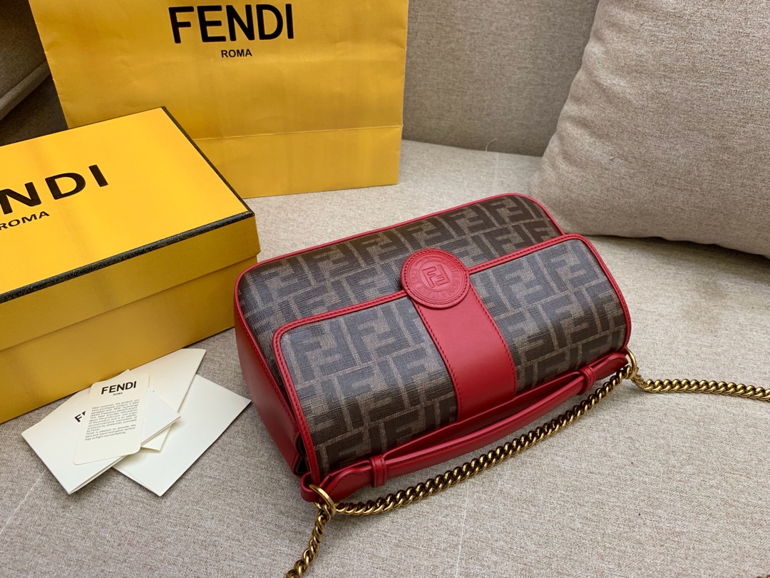 Fendi 芬迪现货 双面手提包 金属 F 图案 肩背斜跨手提 布压制对版面料 饰有棕色 FF 主题图 27x16x8cm-洋洋名品_高仿奢侈品包包 Fendi 芬迪现货 双面手提包 金属 F 图案 肩背斜跨手提 布压制对版面料 饰有棕色 FF 主题图 27x16x8cm