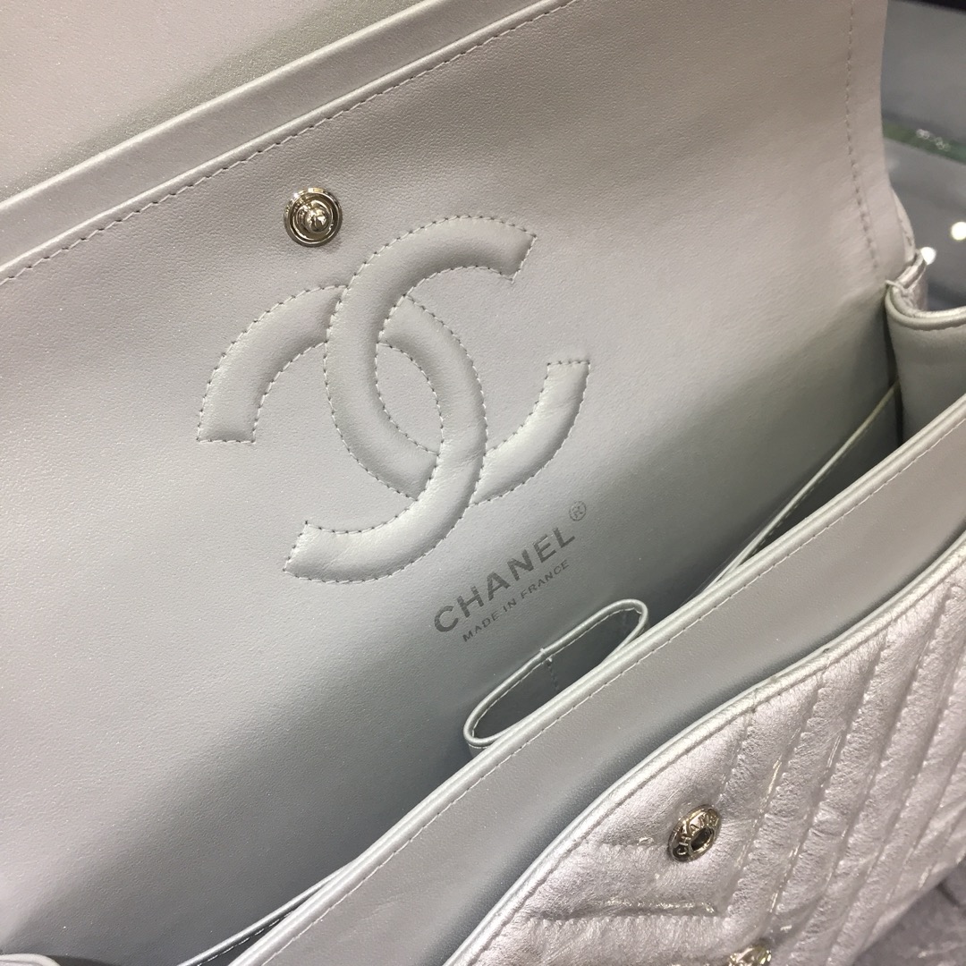 Chanel Ｖ字秀系列 代购版本 25cm 进口皱漆皮 银色 银扣 车边款