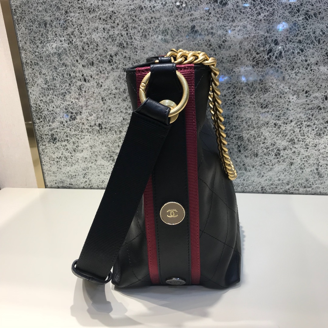 Chanel 香奈儿 Hobo bag 顶级代购版本 23cm 原厂小牛皮 黑配红