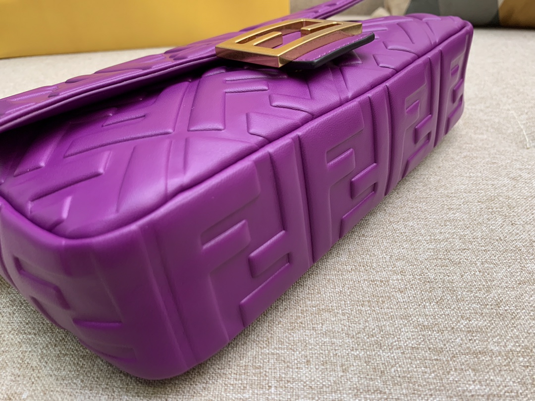 Fendi 芬迪 Baguette FF 浮雕系列 26x13x6cm 进口小羊皮 紫色