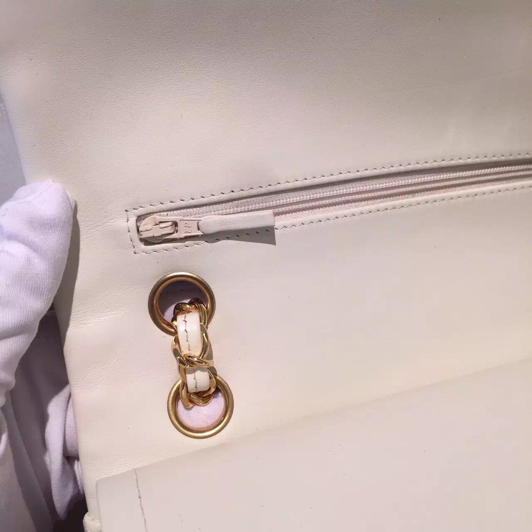 Chanel 香奈儿《Classic Flap》代购版本 25cm 进口漆皮 白色 金扣