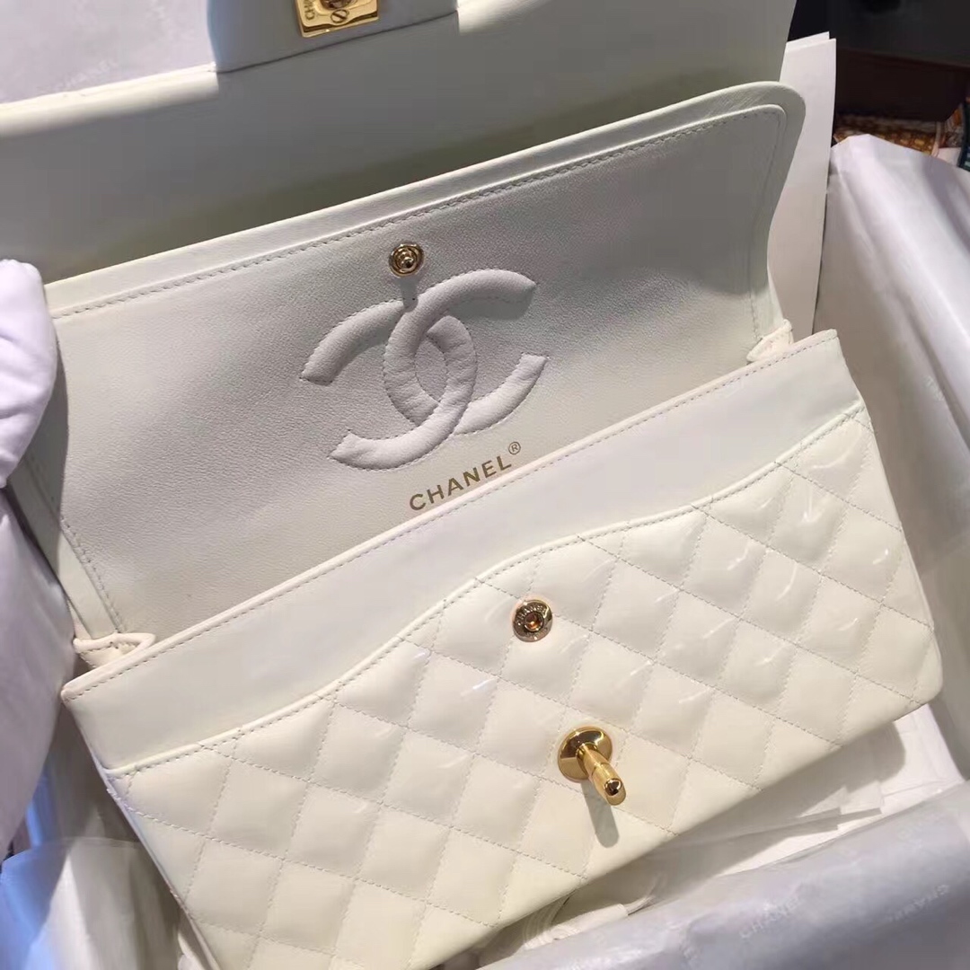 Chanel 香奈儿《Classic Flap》代购版本 25cm 进口漆皮 白色 金扣
