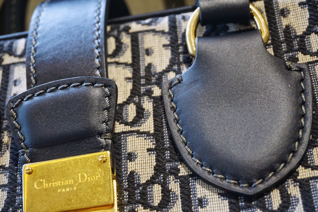 迪奥/Dior 复古刺绣帆布包  可调节宽肩带设计的旅行购物袋