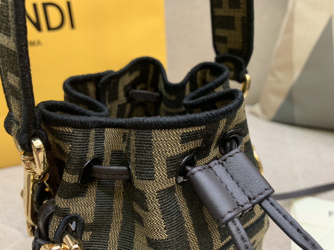 Mon Tresor 小号水桶手袋 配有抽绳和F金属标志装饰 可单肩背或斜挎 18x12x10cm 5538