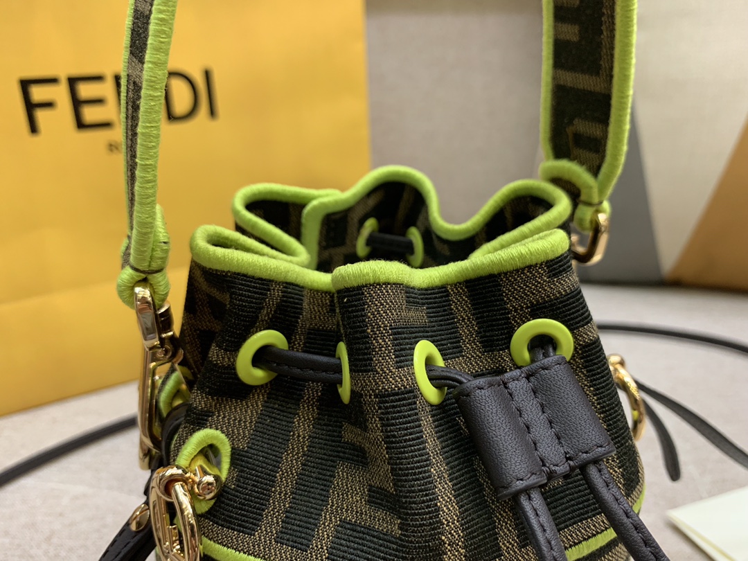 Mon Tresor 小号水桶手袋 配有抽绳和F金属标志装饰 可单肩背或斜挎 18x12x10cm 5538