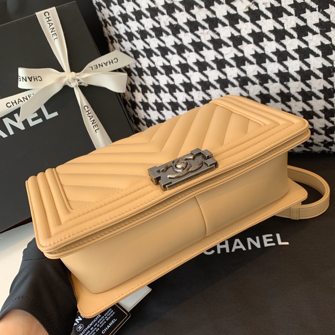 Chanel 香奈儿 法国原厂小羊皮 leboy 经典V格 25cm  杏色古银扣