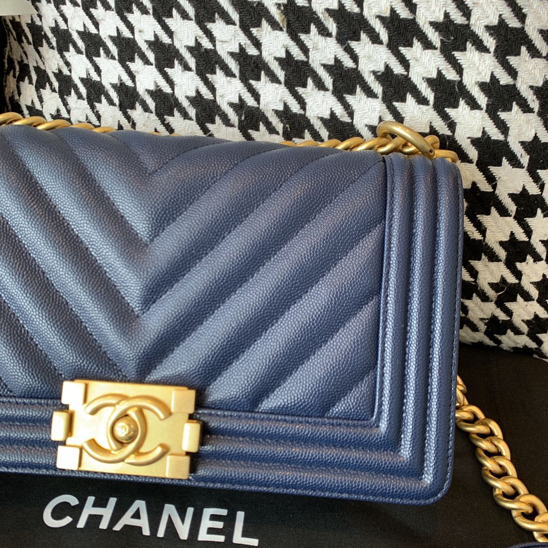 【正品级】 Chanel leboy  中号 法国原厂Haas小球纹鱼子酱牛皮 经典V格 25cm 海军蓝沙金扣